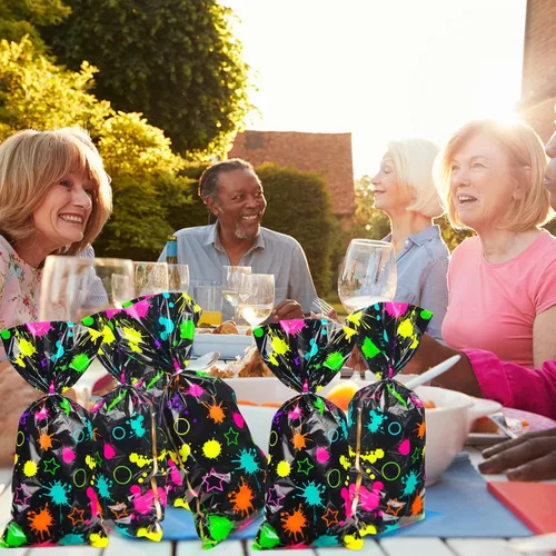 Vista 7 de Epakh Paquete de 100 bolsas de caramelos de neón de plástico, coloridas golosinas que brillan en la oscuridad, bolsas de regalo, envoltura de regalo