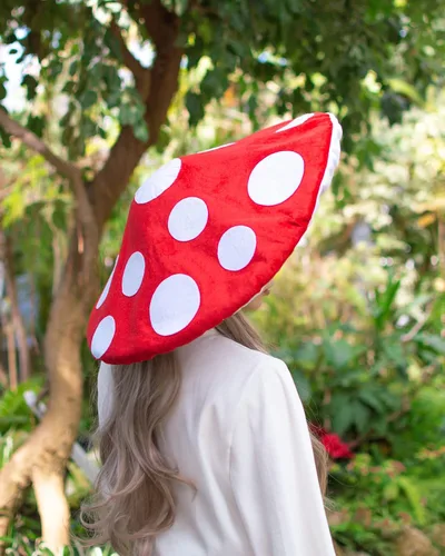 Vista 6 de Sombrero de hongo original para disfraz de cosplay, gorra roja con puntos blancos, de gran tamaño y mantiene