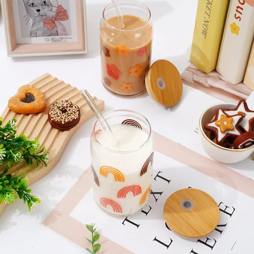 Vista 3 de Whaline 4 tazas de café helado boho con tapas y pajitas de bambú, vasos retro Groovy de 16 onzas, arco iris, cara, flor, cerveza, vaso de vidrio