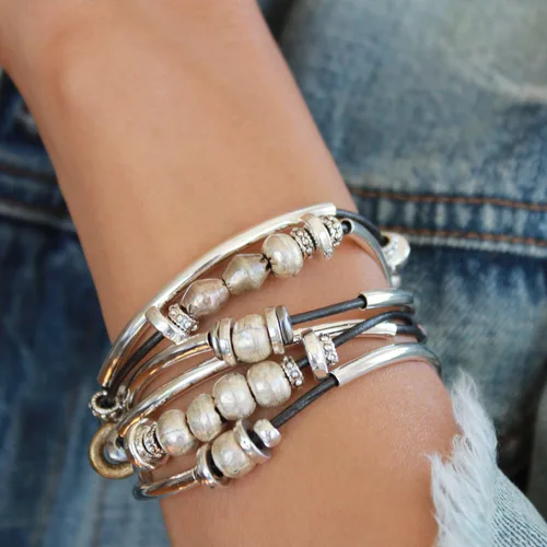 Vista 2 de Lizzy James Bella - Collar de pulsera en plata y cuero gris metálico, Cuero Metal
