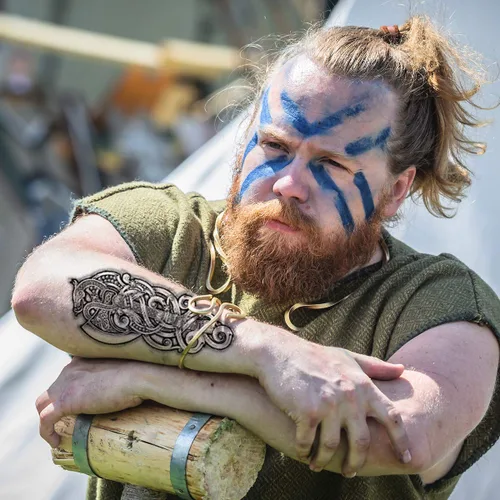 Vista 3 de 2 tatuajes temporales con hacha vikinga, dragón, nórdico, palo negro, tribal, bárbaro, celta, guerrero, en el cuerpo, pegatina de transferencia
