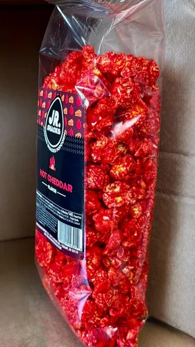 Vista 3 de Junior Snacks Co. Palomitas de maíz cheddar caliente, paquete de 3