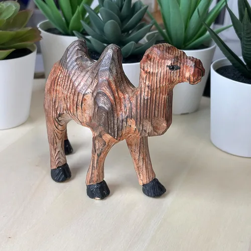 Vista 2 de Escultura de madera tallada a mano de camello de madera para decoración del hogar, estatua de madera, figuritas de madera, decoración de habitación