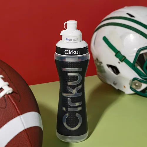 Vista 3 de Cirkul Botella de agua exprimible de plástico negro de 22 onzas con agarre y tapa deportiva, sin BPA, diseño antideslizante para gimnasio, ciclismo