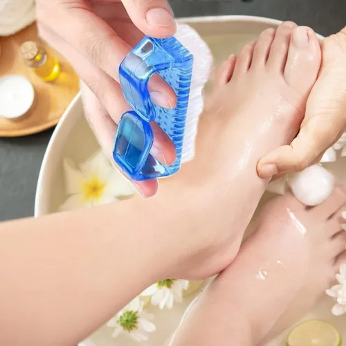 Vista 3 de 4 cepillos de uñas para uso diario, 4 tipos diferentes de cepillo de uñas con mango de plástico, cepillo de uñas para limpiar las uñas y pedicura