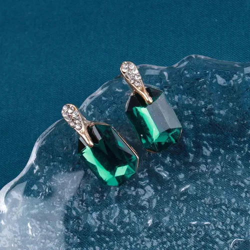 Vista 6 de Yheakne Aretes colgantes de esmeralda vintage, aretes de cristal verde esmeralda, aretes de tuerca cúbicos dorados, aretes de boda verdes, joyería