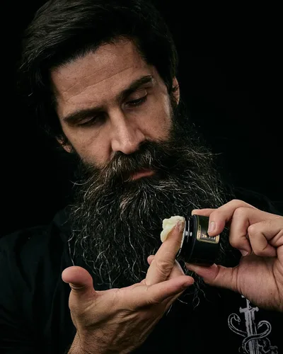 Vista 7 de The Beard Struggle Warrior's - Bálsamo para barba – Colección Platino, Aesir's Triumph – Fórmula no grasosa de bajo agarre, lujosas fragancias