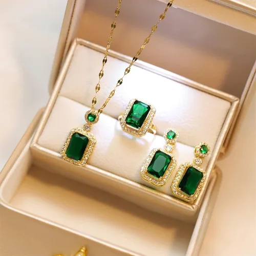 Vista 2 de Roe Dolph Collar de esmeralda, aretes de esmeralda, anillos de esmeralda, delicado collar con colgante rectangular, juego de joyas de esmeralda