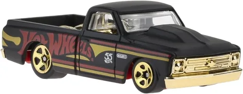 Vista 2 de Hot Wheels - Vehículo coleccionable fundido a presión, edición 55 aniversario, negro y dorado, inspirado en la camioneta Chevy C10 '67 ~ 1/6