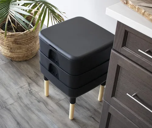 Vista 3 de FCMP Outdoor - The Essential Living Composter, contenedor de 2 bandejas para vermicompostador de gusanos (HF-LC4000v2-BLK) negro