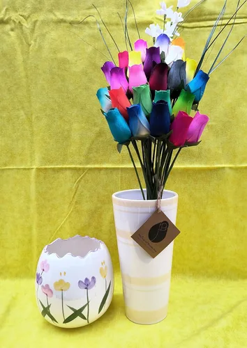 Vista 3 de Ramo con 2 docenas de rosas de madera de 24 colores mezclados, pimpollo artificial