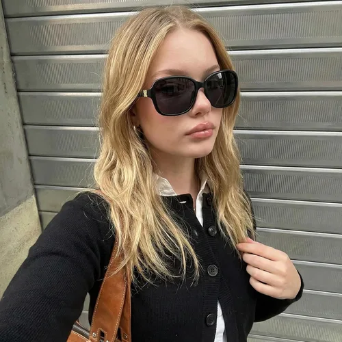 Vista 2 de SIPHEW - Gafas de sol polarizadas para mujer, gafas de sol cuadradas clásicas para mujer con protección UV Gafas de sol polarizadas negras A01