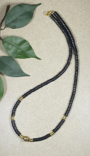 Vista 3 de Beautiful Handmade Black Coco Shell with Gold Bead Necklace 16, 18, 20 or 24 inch