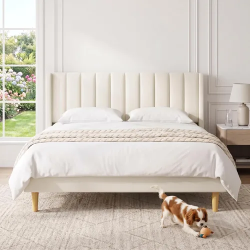 Vista 3 de Cama de plataforma tapizada de terciopelo Queen con cabecera con respaldo de alas, color crema Canal vertical acolchonado, listones de madera
