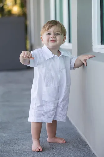 Vista 4 de Pelele de guayabera piqué para niños de algodón Guayabera pieza formal