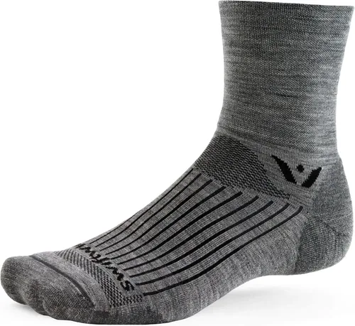 Vista 8 de Swiftwick - Calcetines PURSUIT FOUR para correr y ciclismo, lana merina, equipo duradero Negro