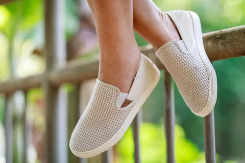 Vista 6 de OLUKAI Pehuea - Tenis sin cordones para mujer, zapatos casuales para uso diario, tacón caído y malla transpirable, ligeros y cómodos durante todo