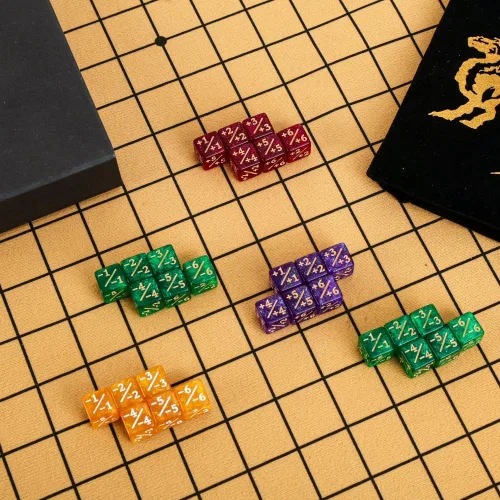 Vista 4 de Color MTG - Juego de dados de contador de palabras clave con bolsa de almacenamiento de dados para juegos de mesa MTG TGG (pequeño)