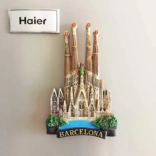 Vista 7 de 3D Sagrada Familia Barcelona España Nevera Imán Nevera Imán Turístico Recuerdos Hecho a Mano Resina Artesanía Pegatinas Magnéticas Hogar Cocina