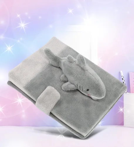 Vista 5 de Puzzled DolliBu - Cuaderno de peluche de tiburón para niñas y niños, bonito diario de escritura o diario estacionario con temática oceánica