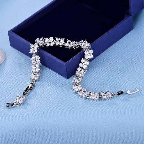 Vista 15 de GULICX - Pulsera de tenis con cristales de Swarovski y cristales redondos chapados en oro