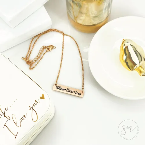 Vista 3 de Emily - Collar de barra con nombres para niños, collar personalizado para mamá, joyería para el día de la madre, regalo para el día de la madre