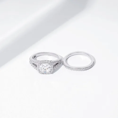 Vista 4 de Tienda Essentials Anillo de plata de ley chapado en platino con circonita cúbica Infinite Elements (anteriormente colección Tienda)