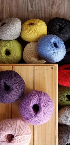 Vista 7 de Juego de 3 madejas de hilo de lana de alpaca 100% peso DK - Celestialmente suave y perfecto para tejer y hacer crochet (Rojo frambuesa, DK)