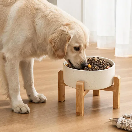 Vista 5 de Cuenco elevado de cerámica de 6 pulgadas para perros – Cuenco de comida y agua para perros de 30 onzas con soporte elevado de bambú antideslizante