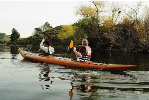 Vista 3 de Old Modern Handicrafts Kayak de madera en tándem de 19 pies para 2 personas, kayak real hecho a mano en más de 500 horas, 229 pulgadas de largo x 27