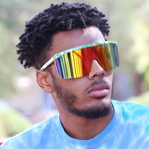 Vista 4 de Gafas de sol impecables unisex de gran tamaño con lentes espejadas, montura negra mate
