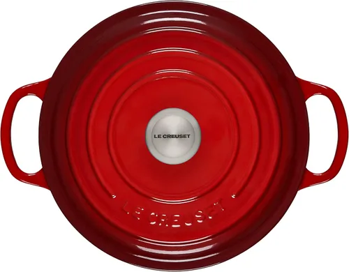 Vista 3 de Le Creuset Horno holandés redondo de hierro fundido esmaltado, 3.5 cuartos de galón, cereza
