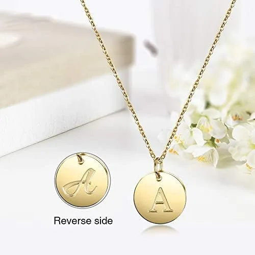 Vista 3 de Collar con inicial, chapado en oro de 14 quilates, disco redondo de doble cara, grabado con nombre con cadena ajustable y aretes