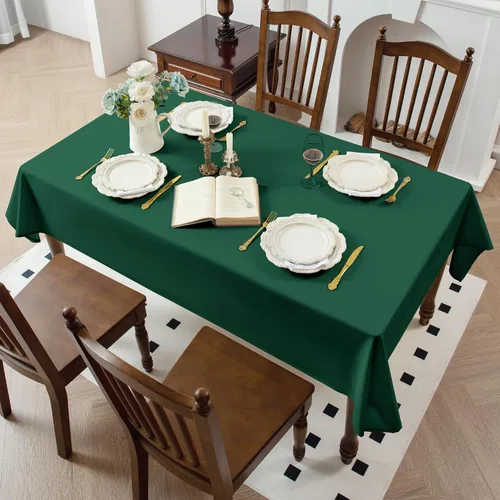 Vista 2 de Paquete de 2 manteles de Navidad color verde, rectangular, de 60 x 84 pulgadas, de poliéster, impermeable y resistente a las arrugas, para mesa