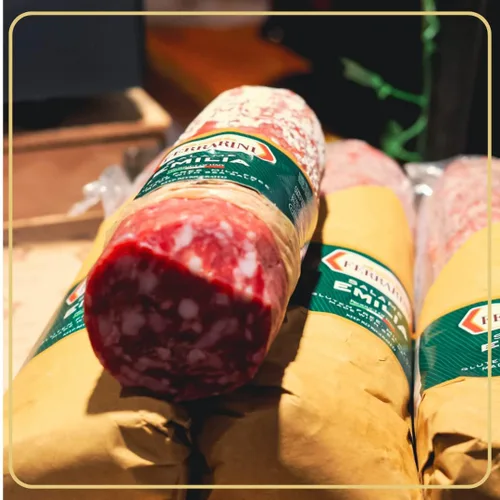 Vista 3 de Ferrarini, Salami italiano, Emilia, curado en seco, marca italiana de primera calidad. Salami italiano hecho en Italia. Sin leche, sin OMG.