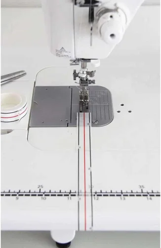 Vista 2 de cluck cluck sew Cinta de costura diagonal para hilvanar, ninguna