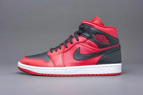 Vista 4 de Nike Men's Air Jordan 1 Mid Sneaker