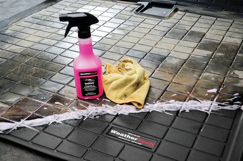 Vista 9 de WeatherTech TechCare - Kit de limpiador/protector para revestimientos de suelo y tapetes