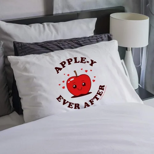 Vista 3 de GRAPHICS & MORE Apple-y Happily Ever After Funny Humor Novelty Bedding Pillowcase