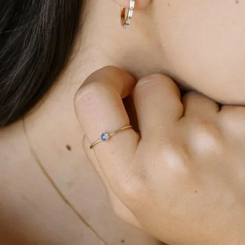 Vista 2 de HONEYCAT Mini anillo solar de estado de ánimo en oro, oro rosa o plata Joyería minimalista y delicada