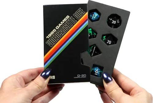 Vista 6 de 1985 Games Juego de dados D&D de borde afilado – Dados poliédricos de resina hechos a mano en caja retro VHS – 7 dados para TTRPG (Bola de Cristal)