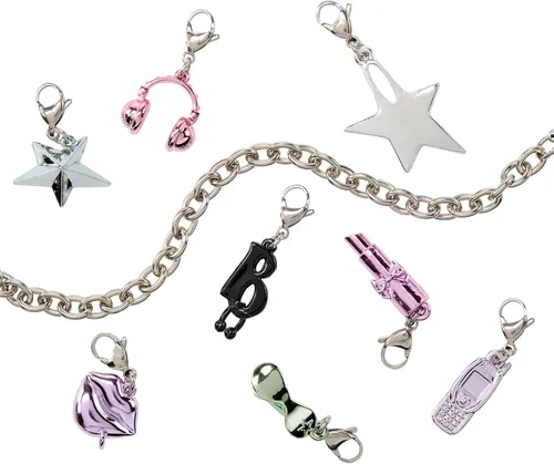 Vista 9 de Bratz Charmz Yasmin Muñeca de moda con pulsera de encanto coleccionable
