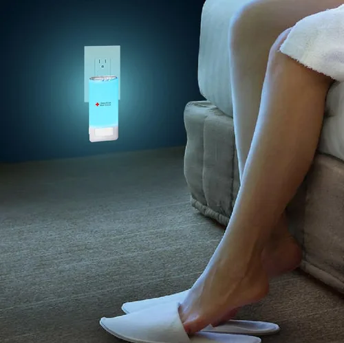 Vista 2 de Eton Cruz Roja Americana Linterna LED de emergencia con sensor de movimiento