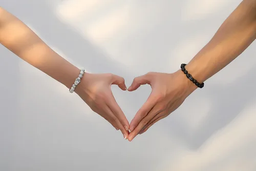 Vista 2 de MAIBAOTA Pulseras para parejas, pulsera a juego, pulsera para él y ella, joyería de pareja para regalos de Navidad y San Valentín