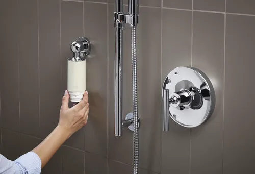 Vista 15 de Kohler 30646-CP Sistema de filtración de agua de ducha acuífero, reduce el cloro y el olor, incluye reemplazo de filtro, cromo pulido