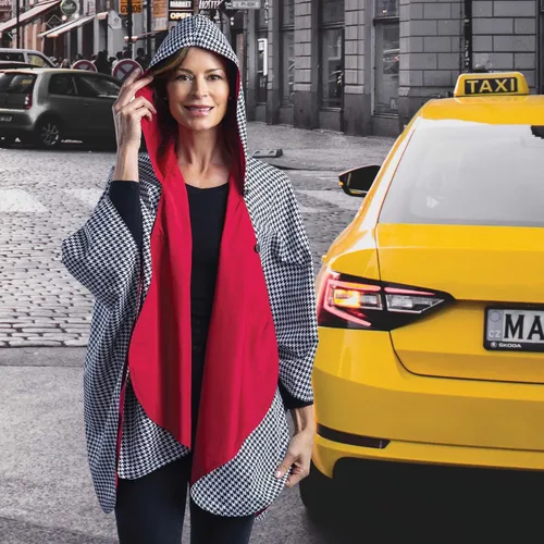 Vista 4 de RainCaper Capa de lluvia para mujer, poncho con capucha, reversible, magnífico y ultrasuave