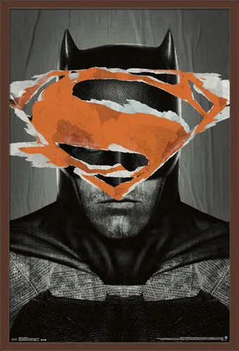 Vista 18 de Trends International DC Comics Movie - Batman v Superman - Batman Teaser Wall Poster, 14.725" x 22.375", Barnwood Framed Version Versión enmarcada