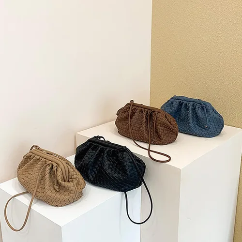 Vista 5 de NAARIIAN Bolsa de dumpling, bolso de mano para mujer, bolso de hombro para mujer, bolso de mano de diseñador de nube, bolso tejido de piel sintética