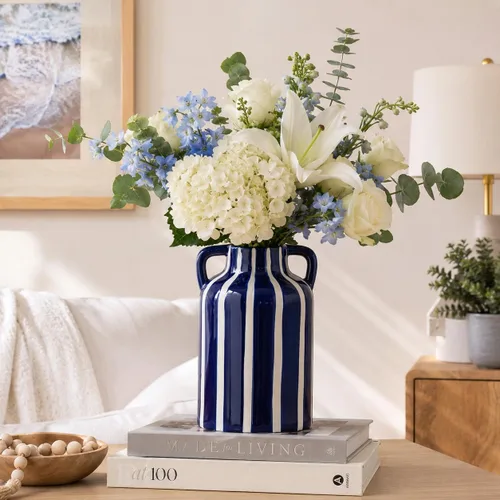 Vista 2 de Jarrón de cerámica azul y blanco con rayas a cuadros con asas, jarrones azul marino florales bohemios modernos para centros de mesa, decoración