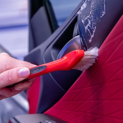 Vista 2 de Cepillo de limpieza para coches Mothers para la eliminación de manchas y pelo en asientos de vinilo y cuero - Pack de 2